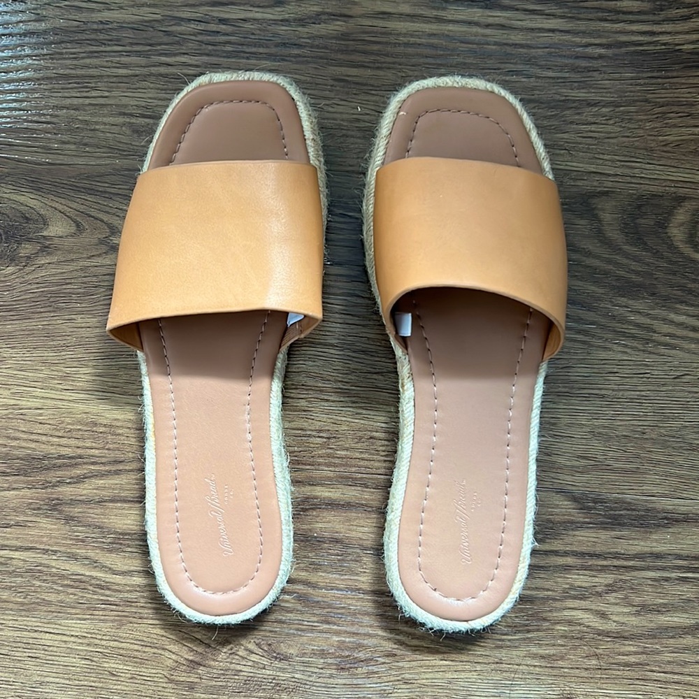 Tan Universal Thread Women’s Sandals, 7.5